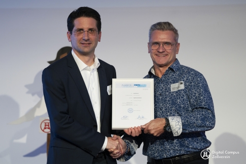 Digital-Expert-16