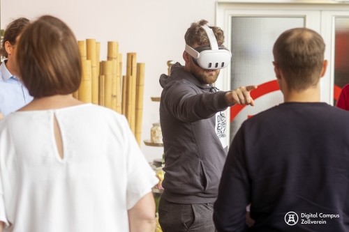 Digital-Expert-37