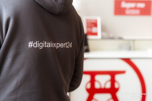 Digital-Expert-43